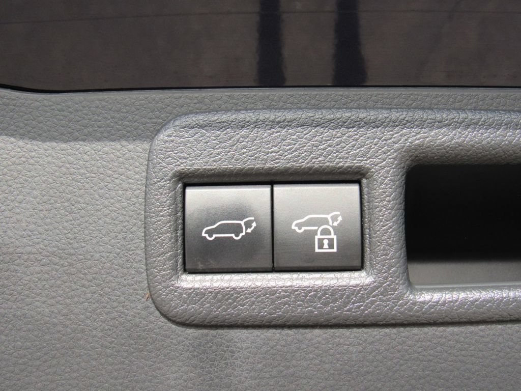 Used 2024 Toyota Venza XLE AWD/4WD image 19