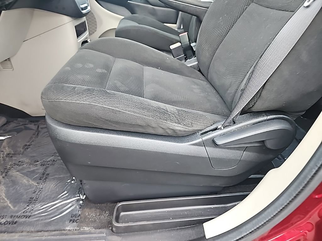 Used 2016 Dodge Grand Caravan American Value Package w/ UConnect Hands-Free Group image 13