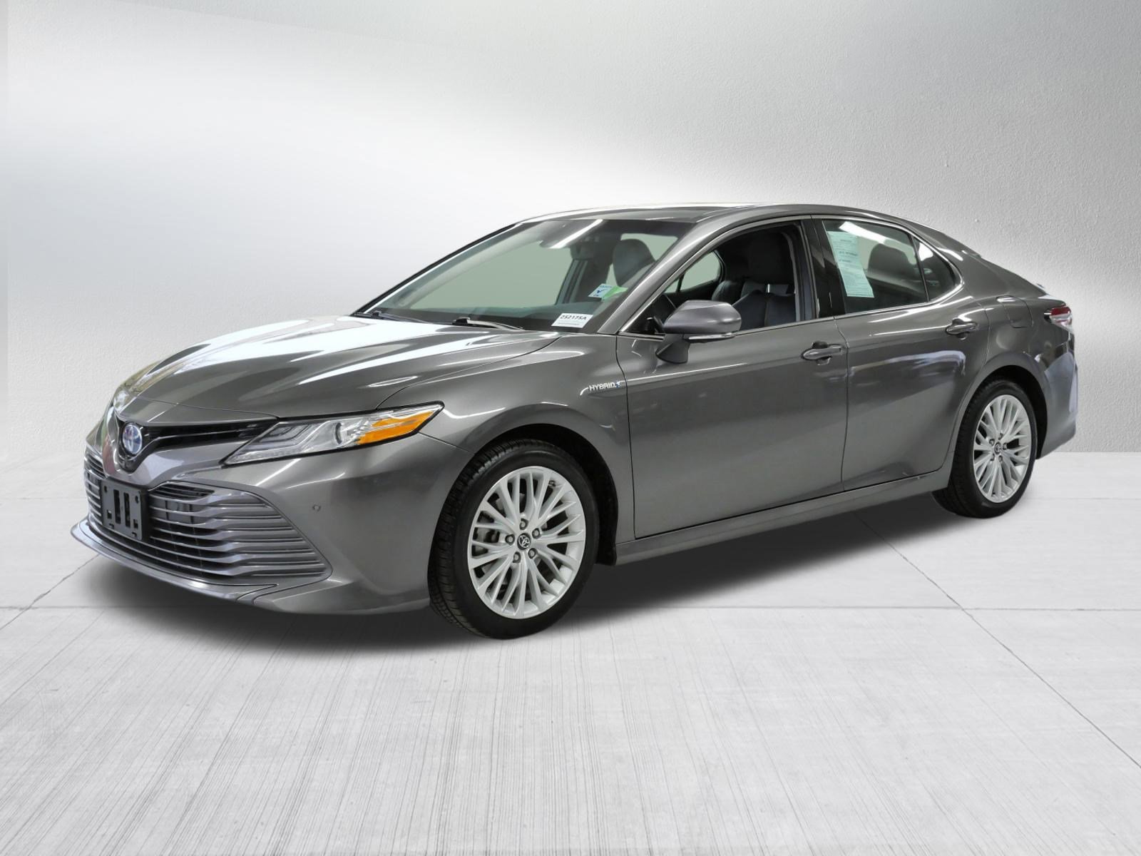 Certified 2018 Toyota Camry XLE image 3