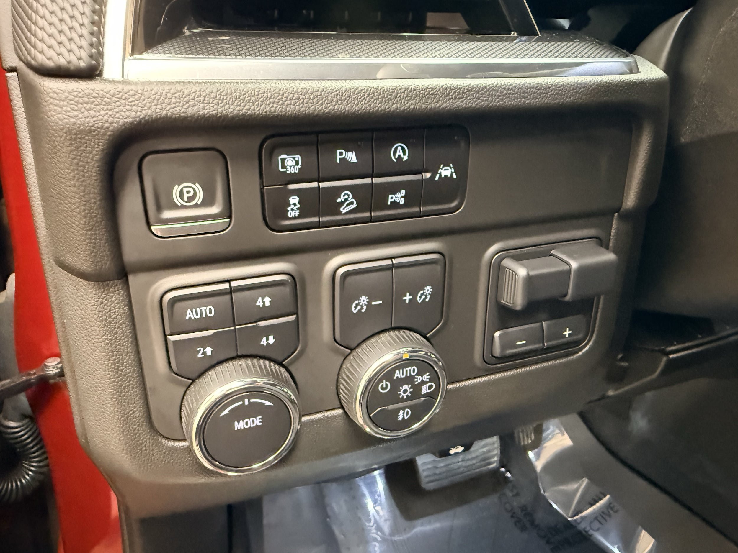 Used 2025 Chevrolet Tahoe RST w/ Comfort Package AWD/4WD image 11