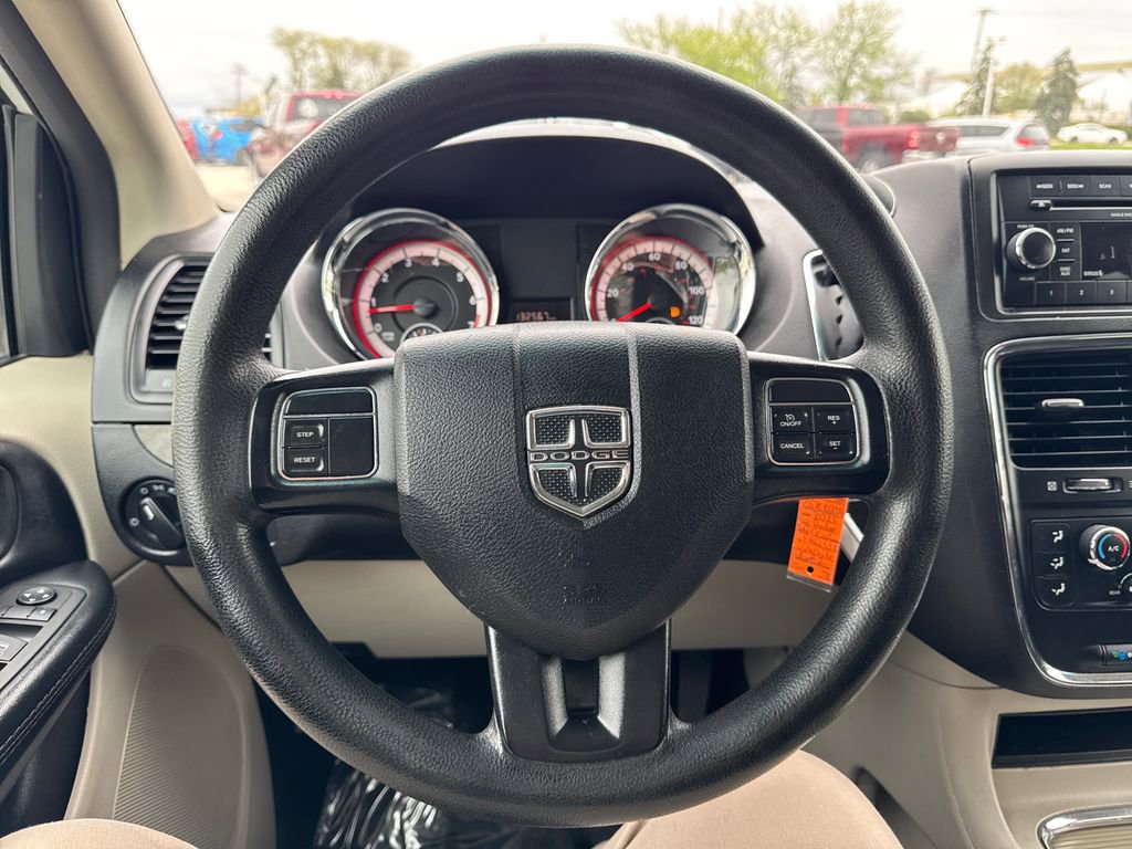 Used 2015 Dodge Grand Caravan SXT FWD image 14