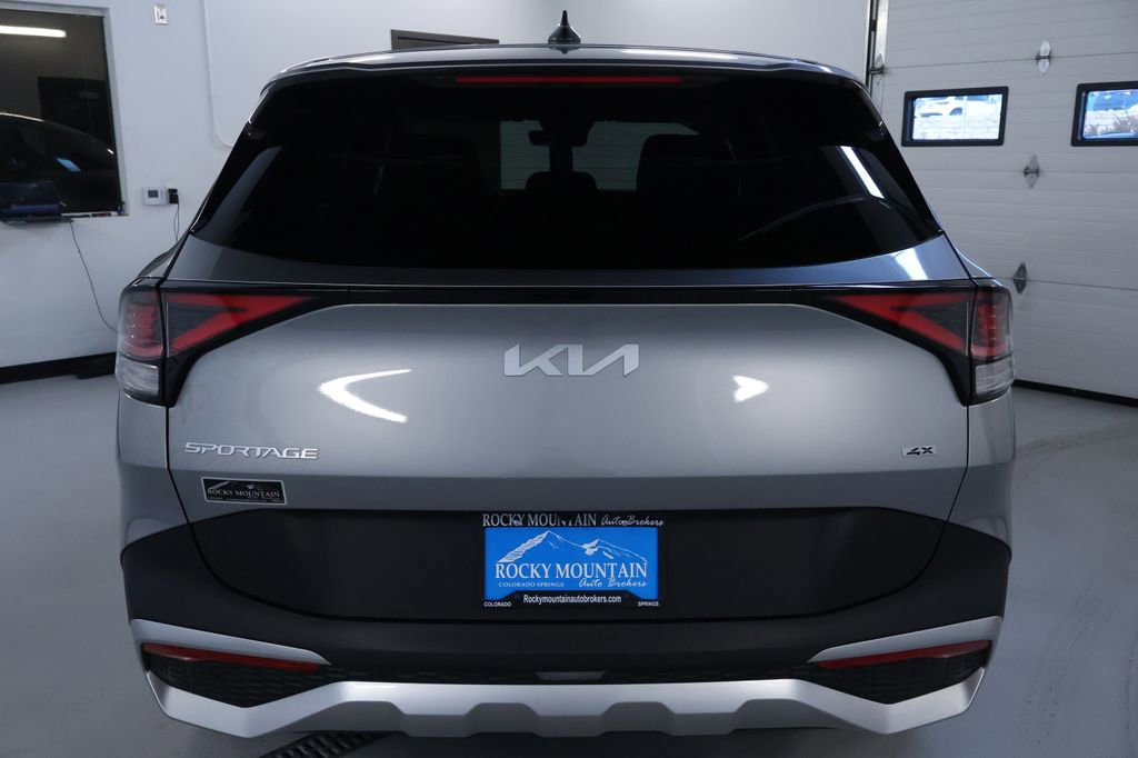 Used 2024 Kia Sportage LX image 6