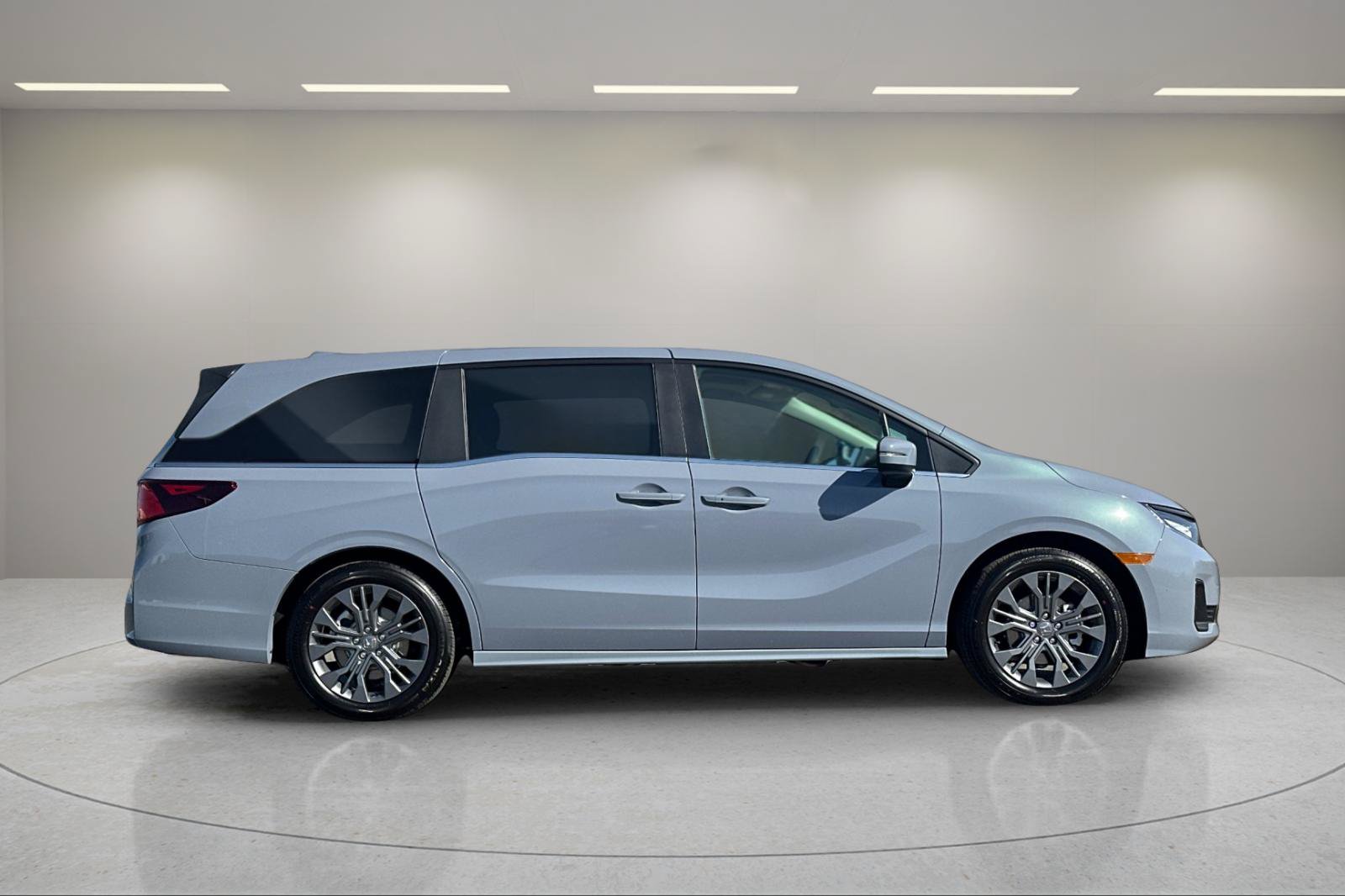 New 2027 Honda Odyssey Touring image 2
