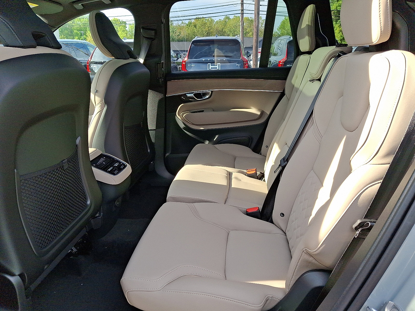 New 2026 Volvo XC90 B6 Plus w/ Protection Package Premier image 5