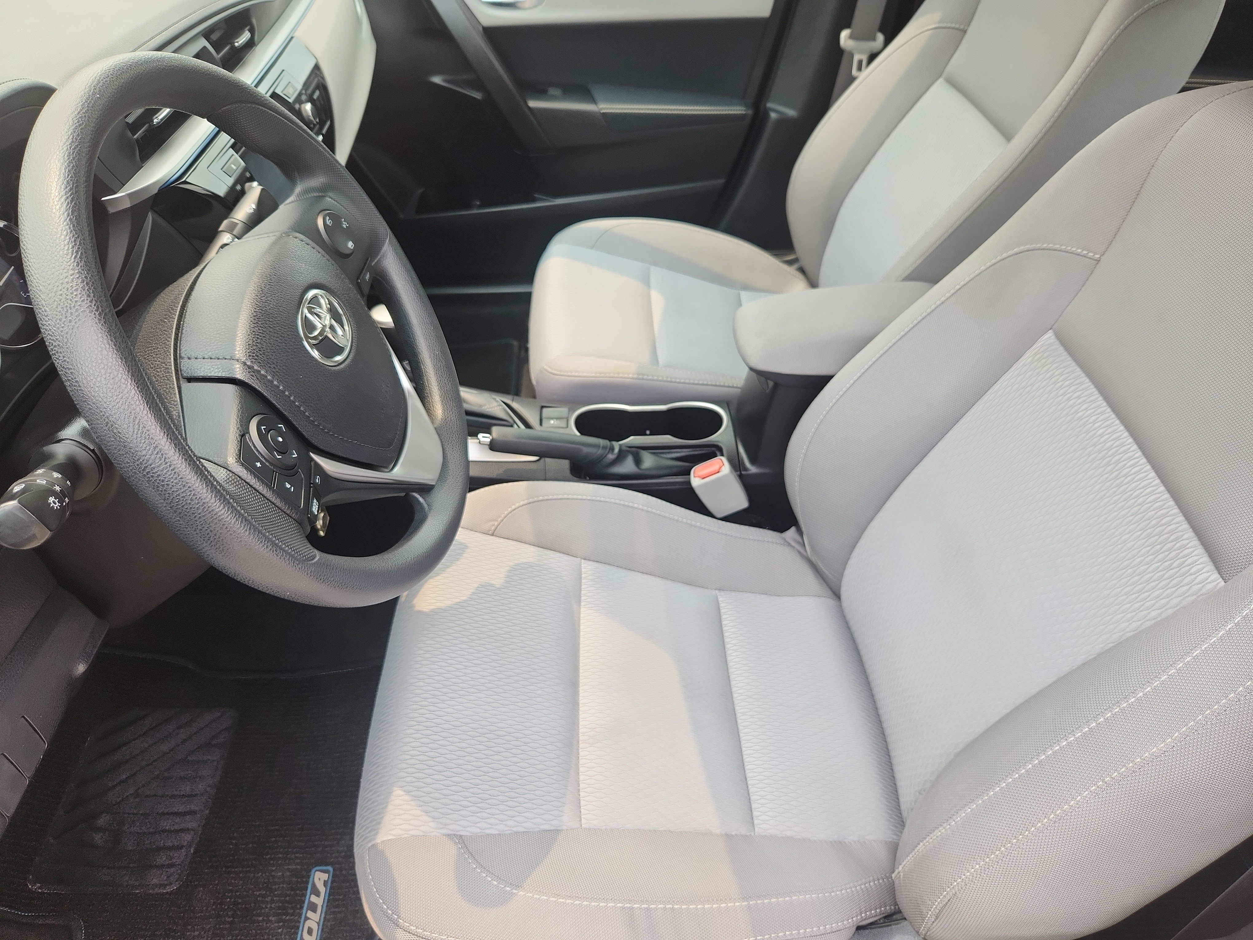 Used 2016 Toyota Corolla LE FWD image 9