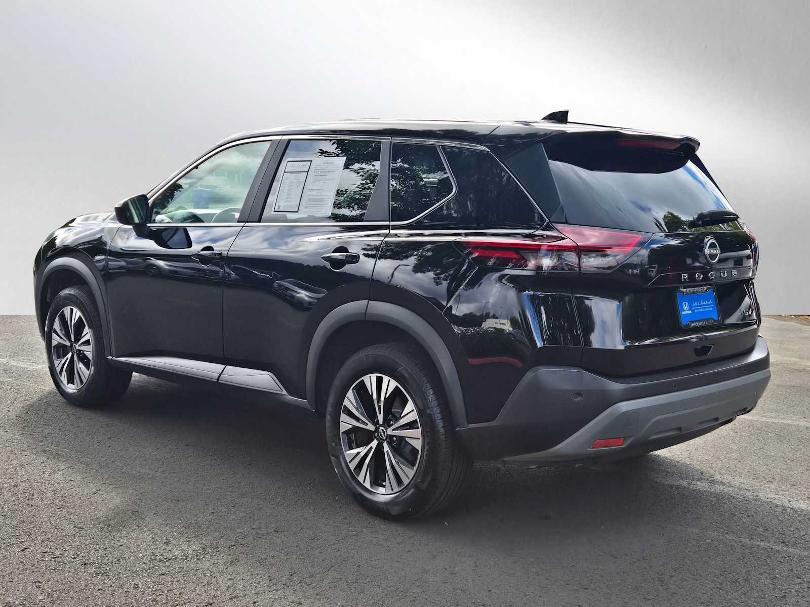 Used 2023 Nissan Rogue SV FWD image 5