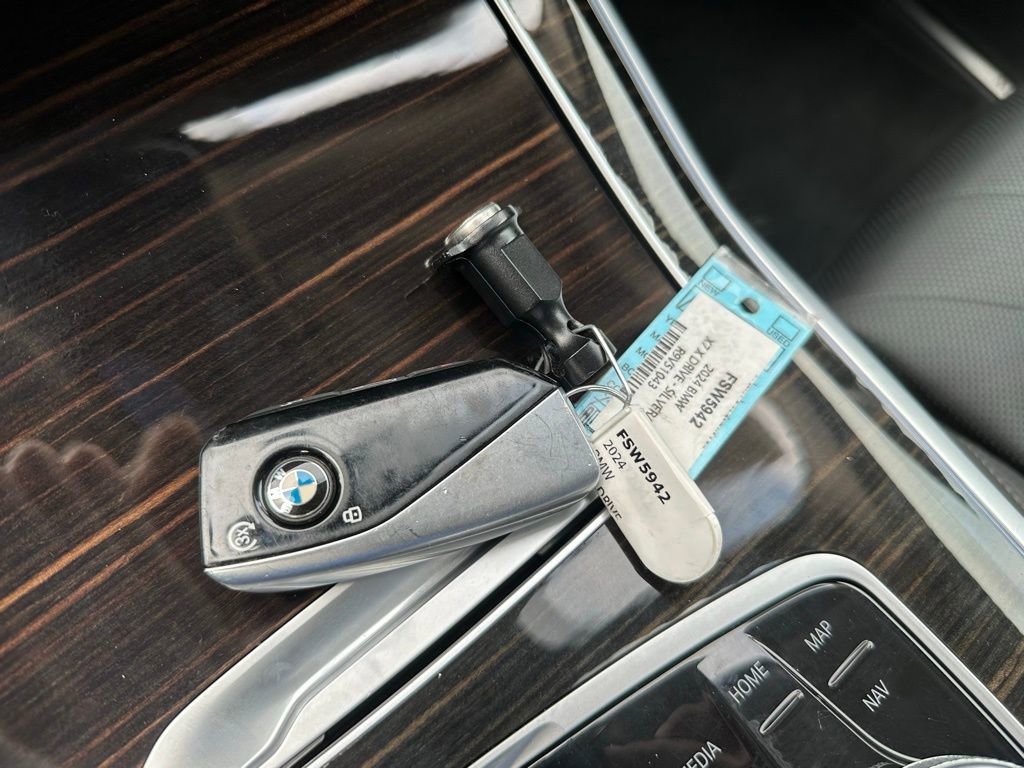 Used 2024 BMW X7 xDrive40i image 39