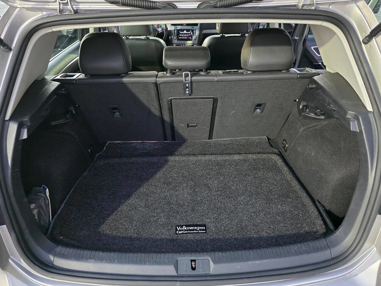 Used 2015 Volkswagen Golf S image 47