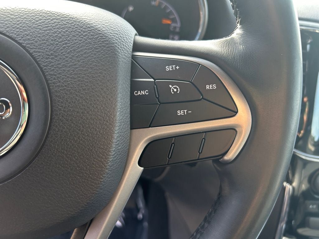 Used 2019 Jeep Grand Cherokee Limited AWD/4WD image 16