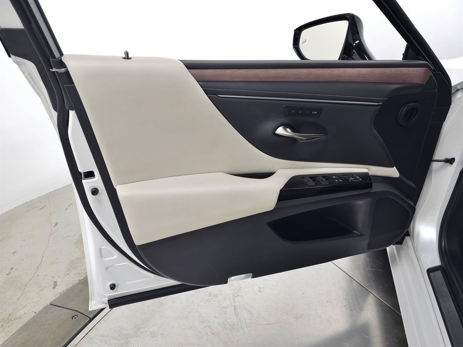 Certified 2024 Lexus ES 350 w/ Premium Package FWD image 14