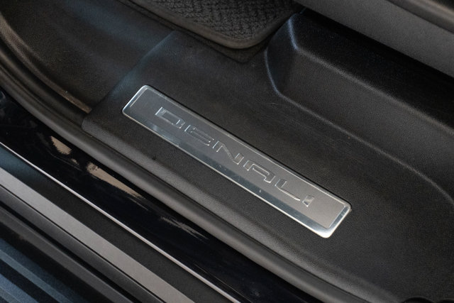Used 2023 GMC Yukon Denali AWD/4WD image 30
