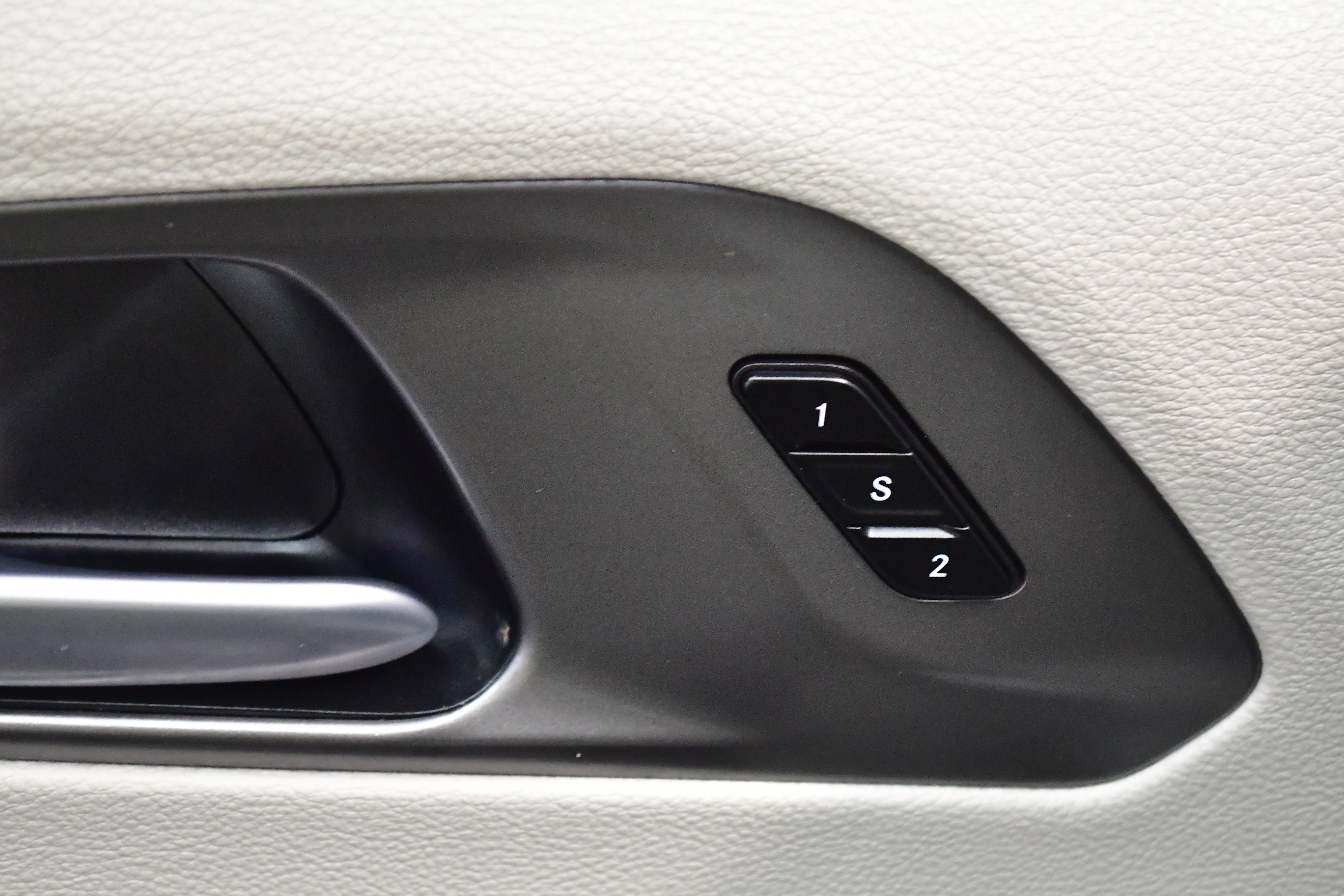 Used 2025 Chrysler Pacifica Select FWD image 16