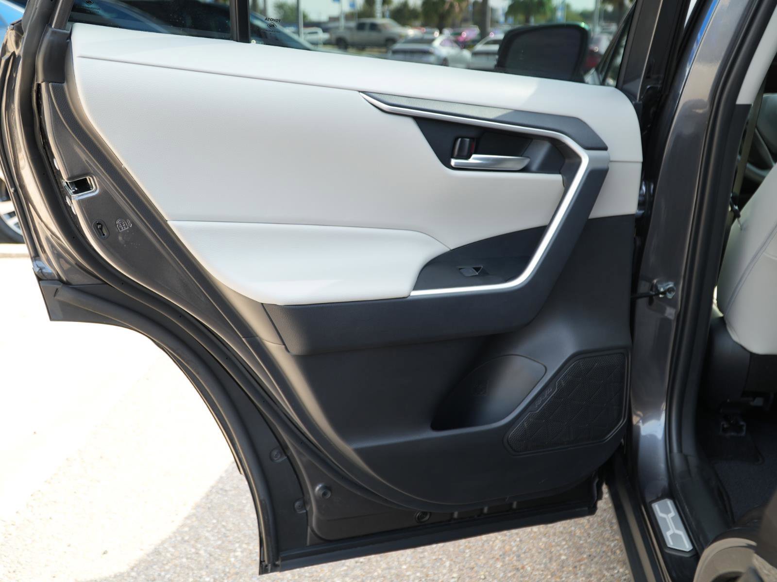 Used 2025 Toyota RAV4 XLE Premium image 18