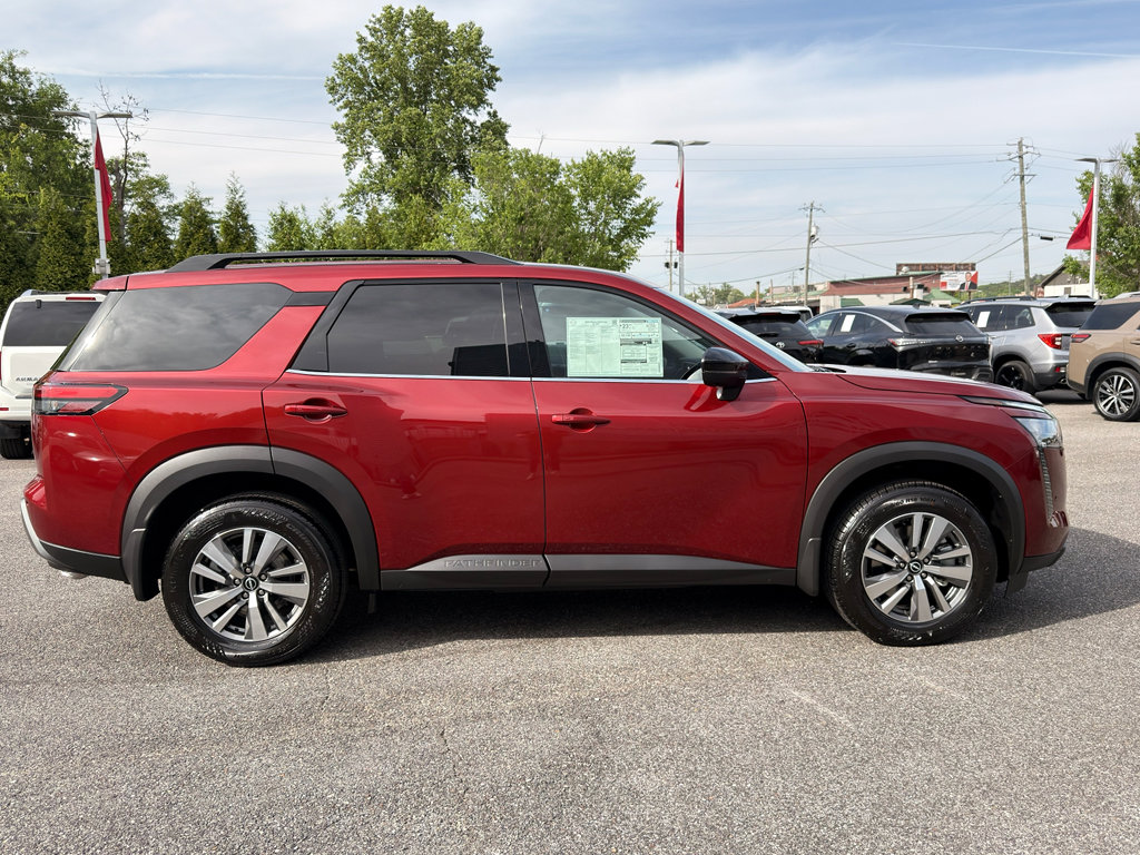 New 2026 Nissan Pathfinder SL image 2