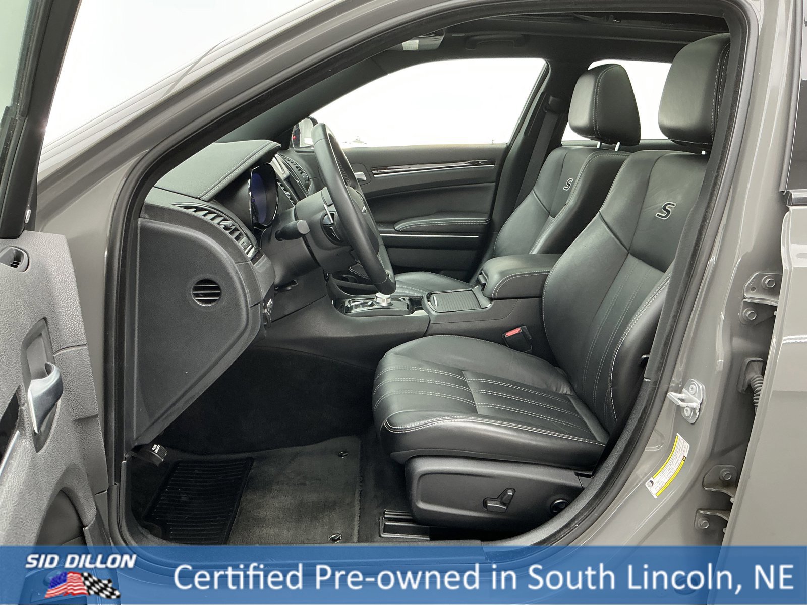 Used 2018 Chrysler 300 S image 16