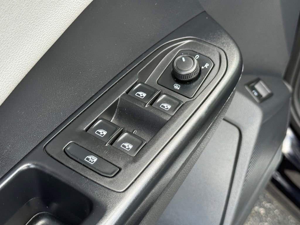 Used 2024 Volkswagen Taos SE image 13