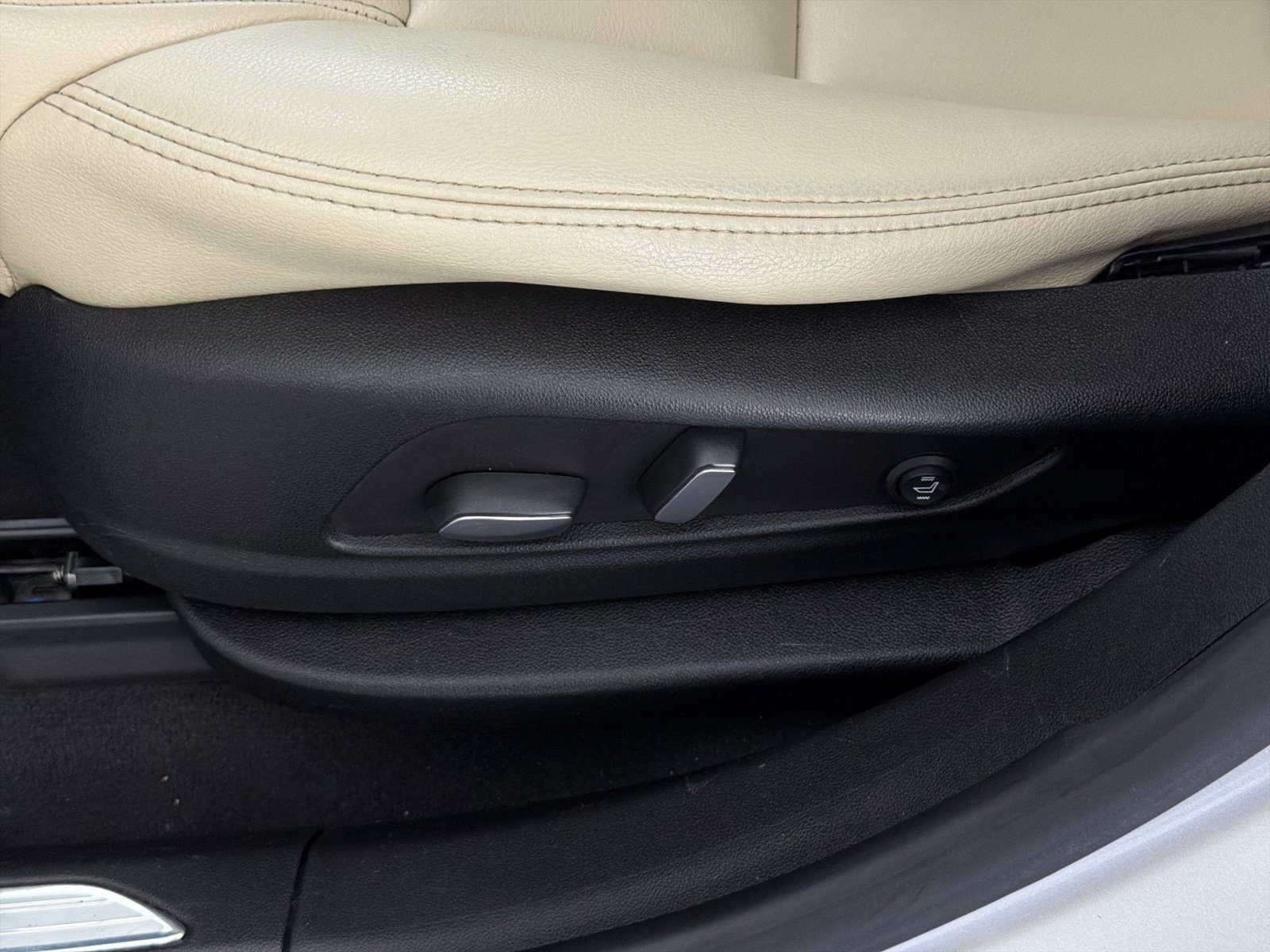 Used 2017 Cadillac XT5 FWD image 14