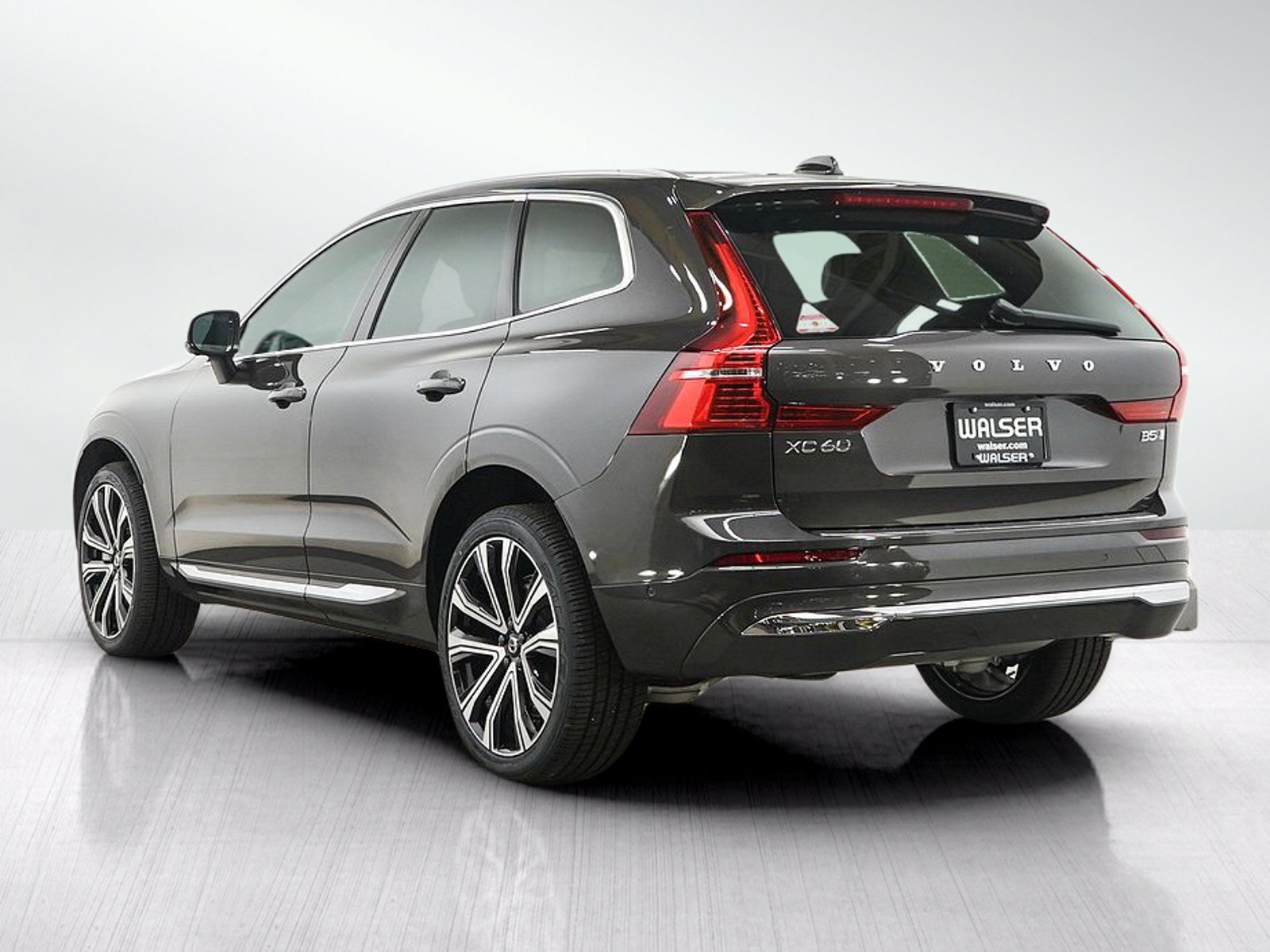 Used 2023 Volvo XC60 B5 Ultimate w/ Climate Package AWD/4WD image 3