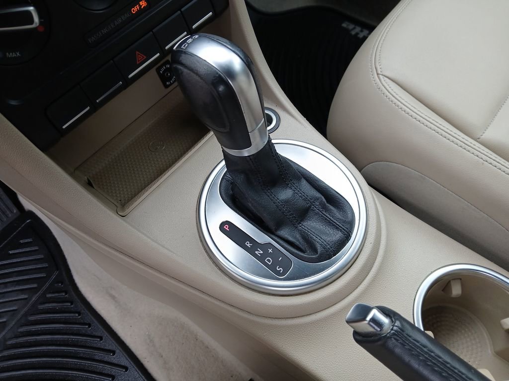 Used 2014 Volkswagen Beetle R-Line image 22