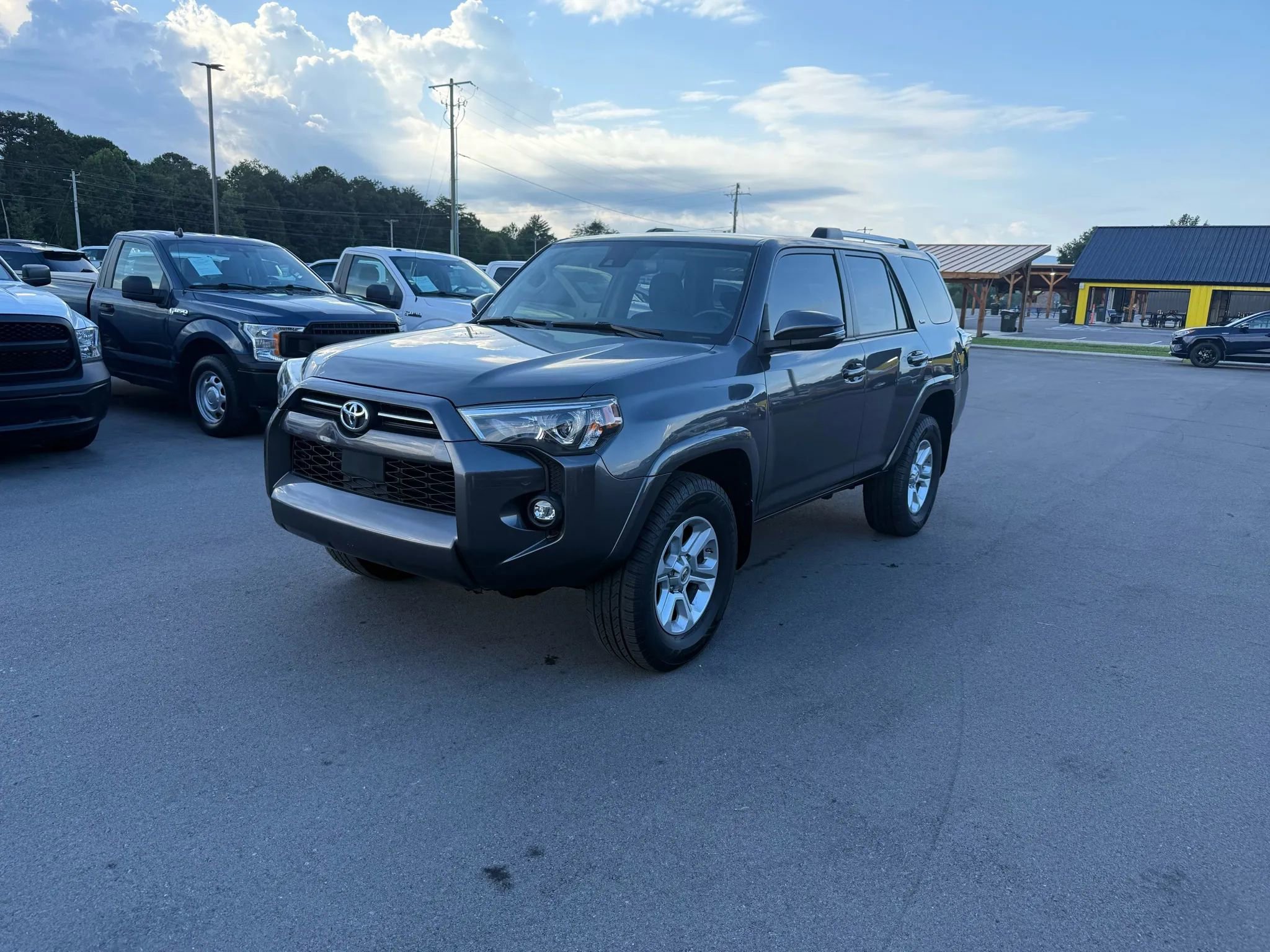 Used 2021 Toyota 4Runner SR5 Premium image 2