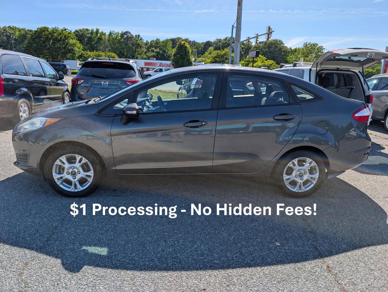 Used 2015 Ford Fiesta SE FWD image 2