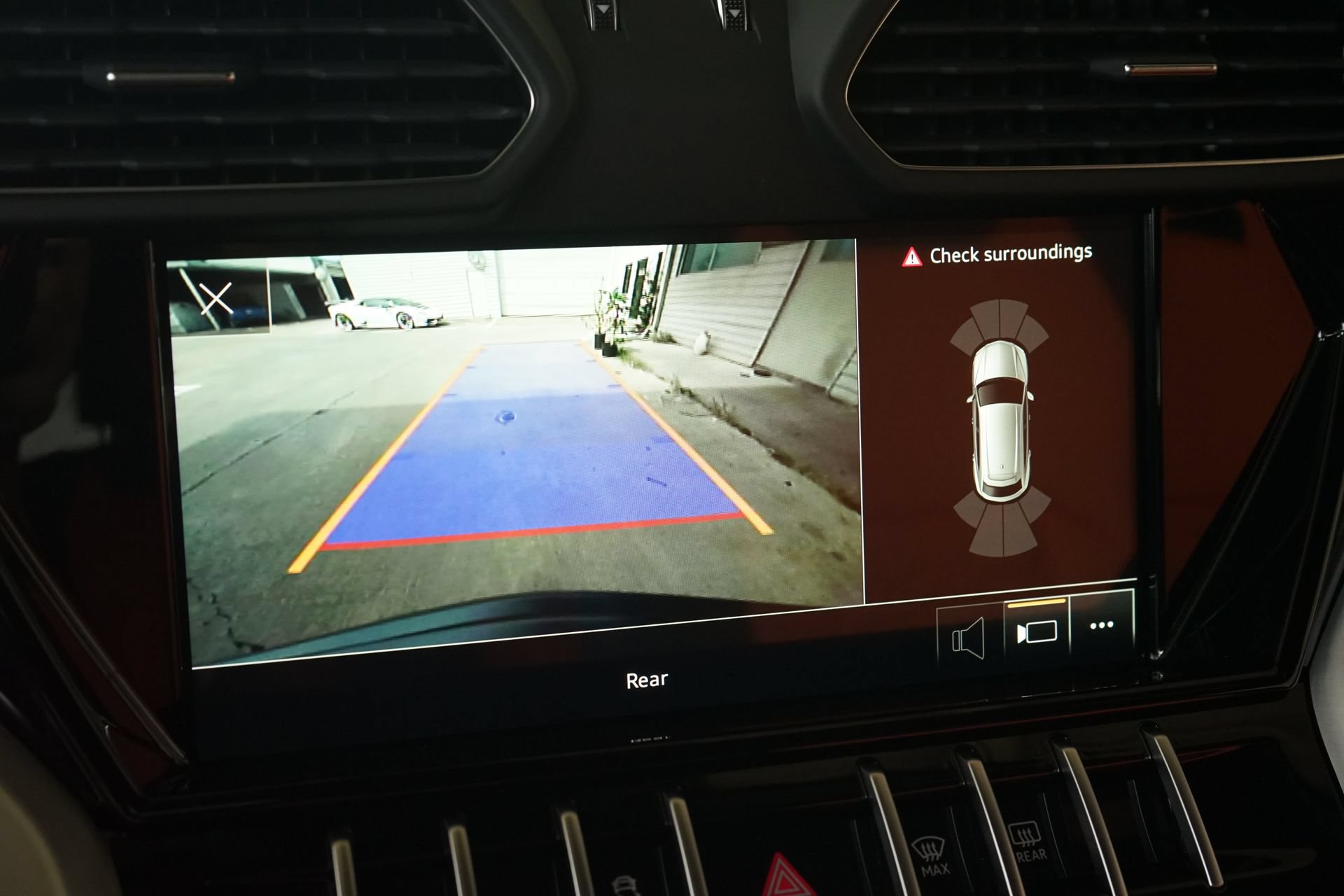 Used 2022 Lamborghini Urus AWD/4WD image 13