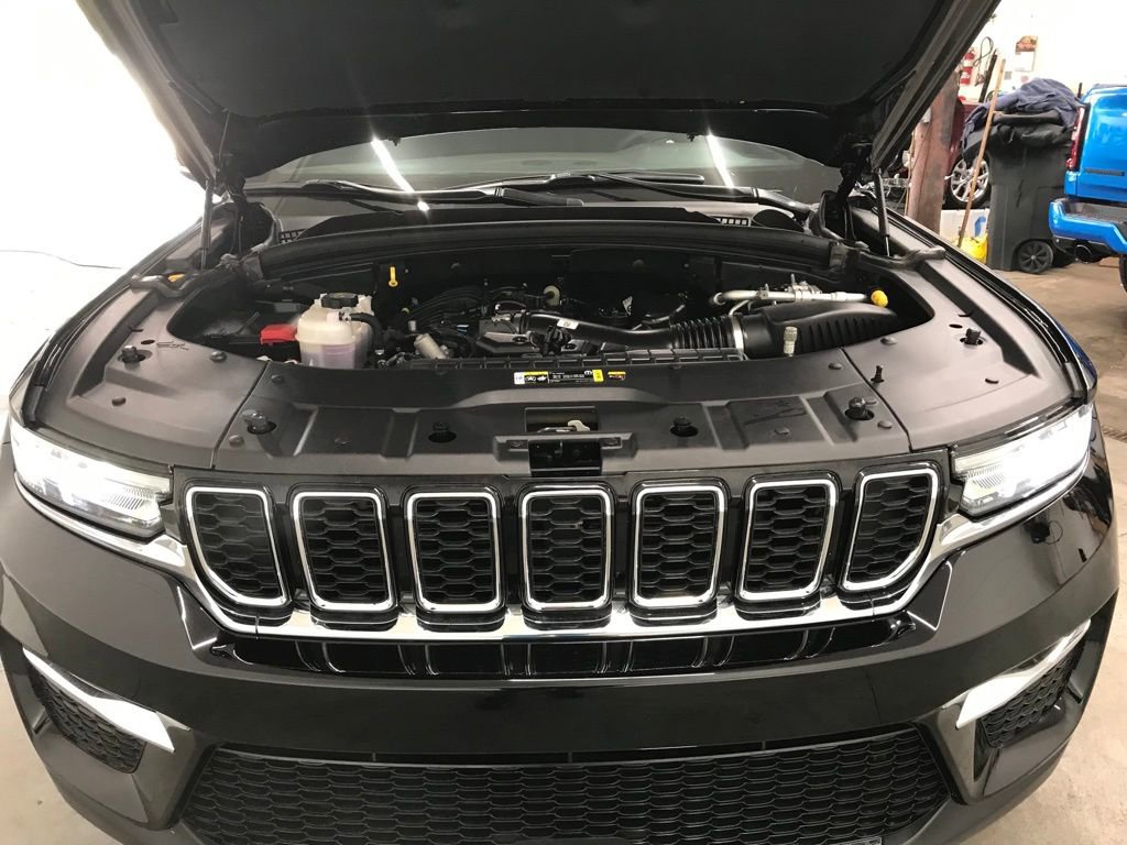 Used 2025 Jeep Grand Cherokee Limited image 34