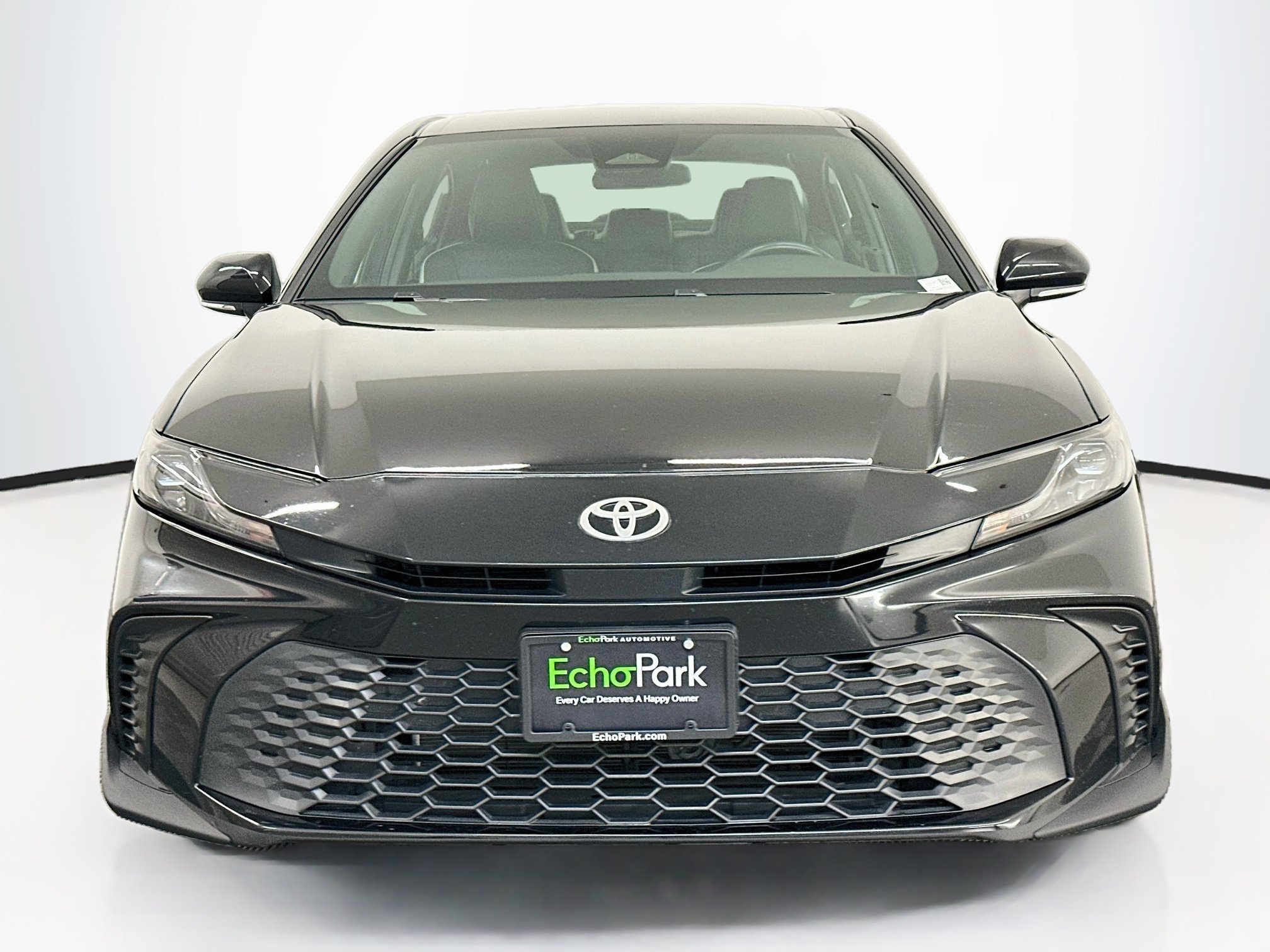 Used 2025 Toyota Camry SE FWD image 2