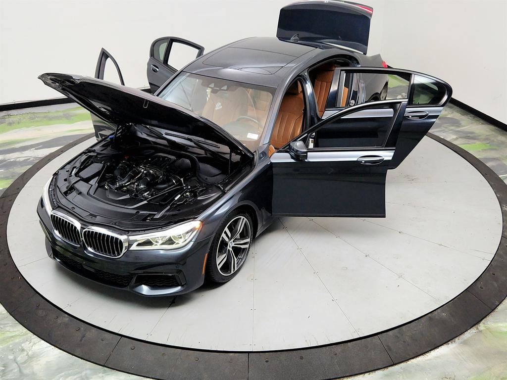 Used 2018 BMW 750i RWD image 46
