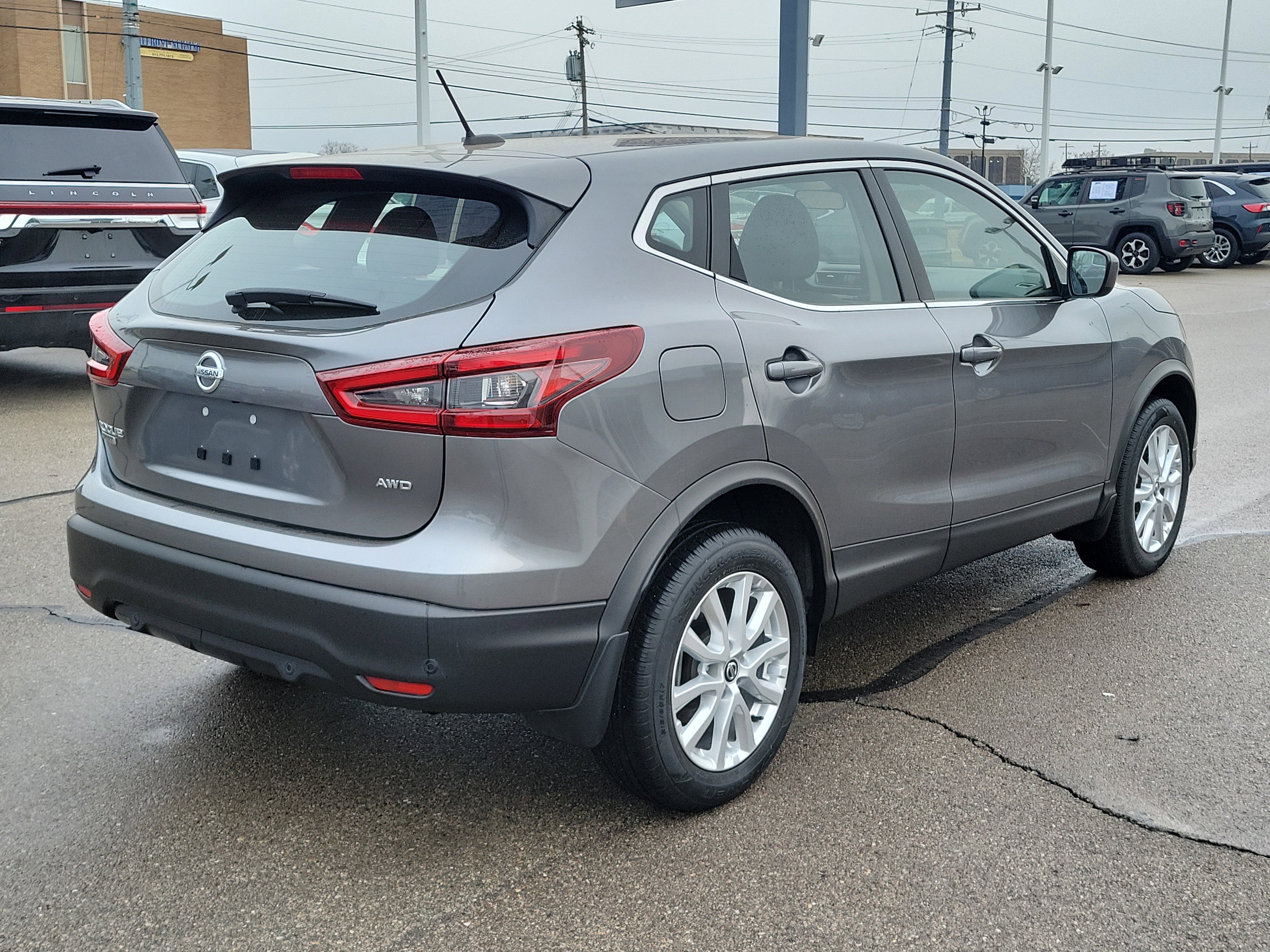 Used 2022 Nissan Rogue Sport S image 4