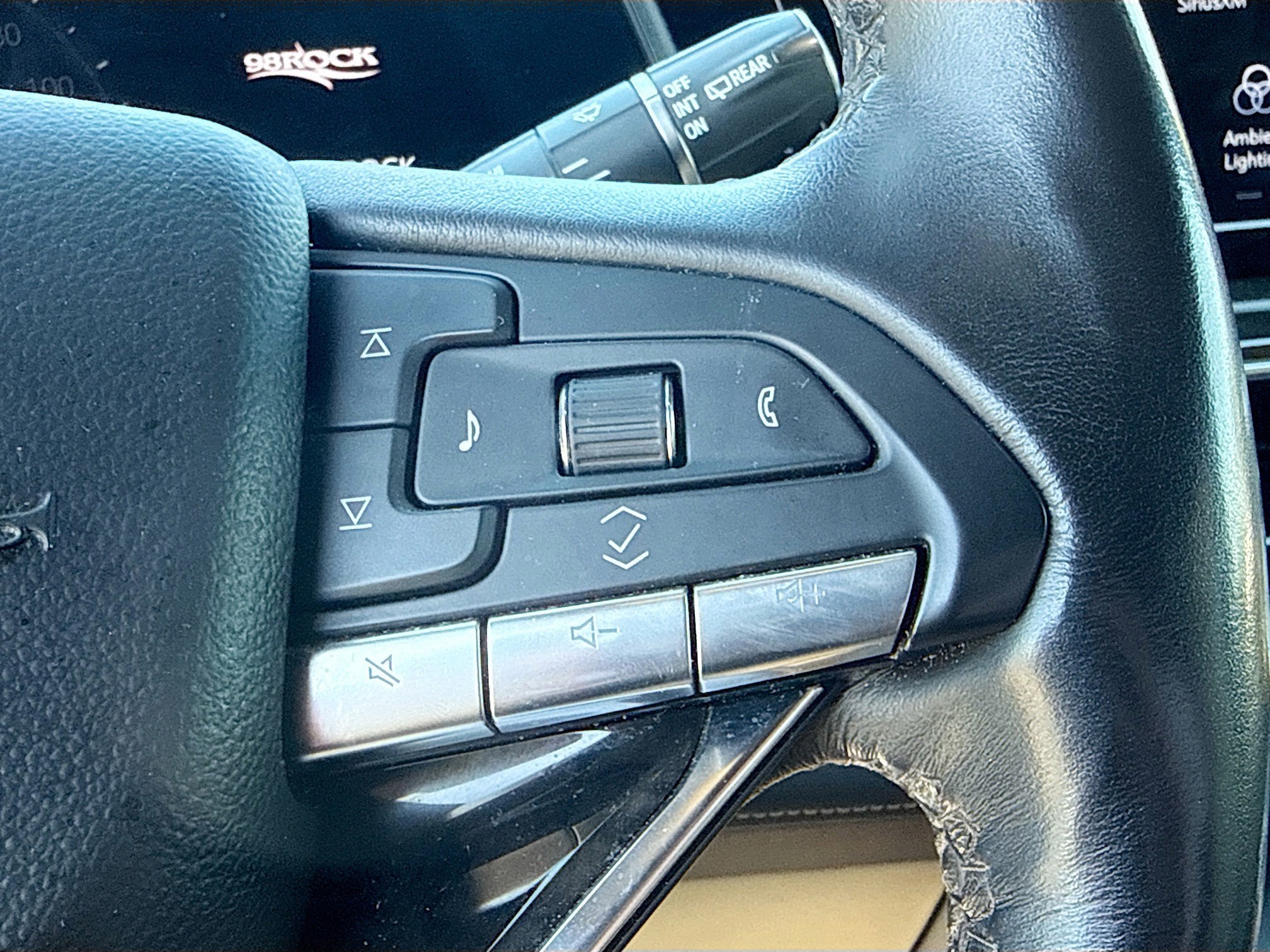 Used 2024 Cadillac Escalade Premium Luxury image 41