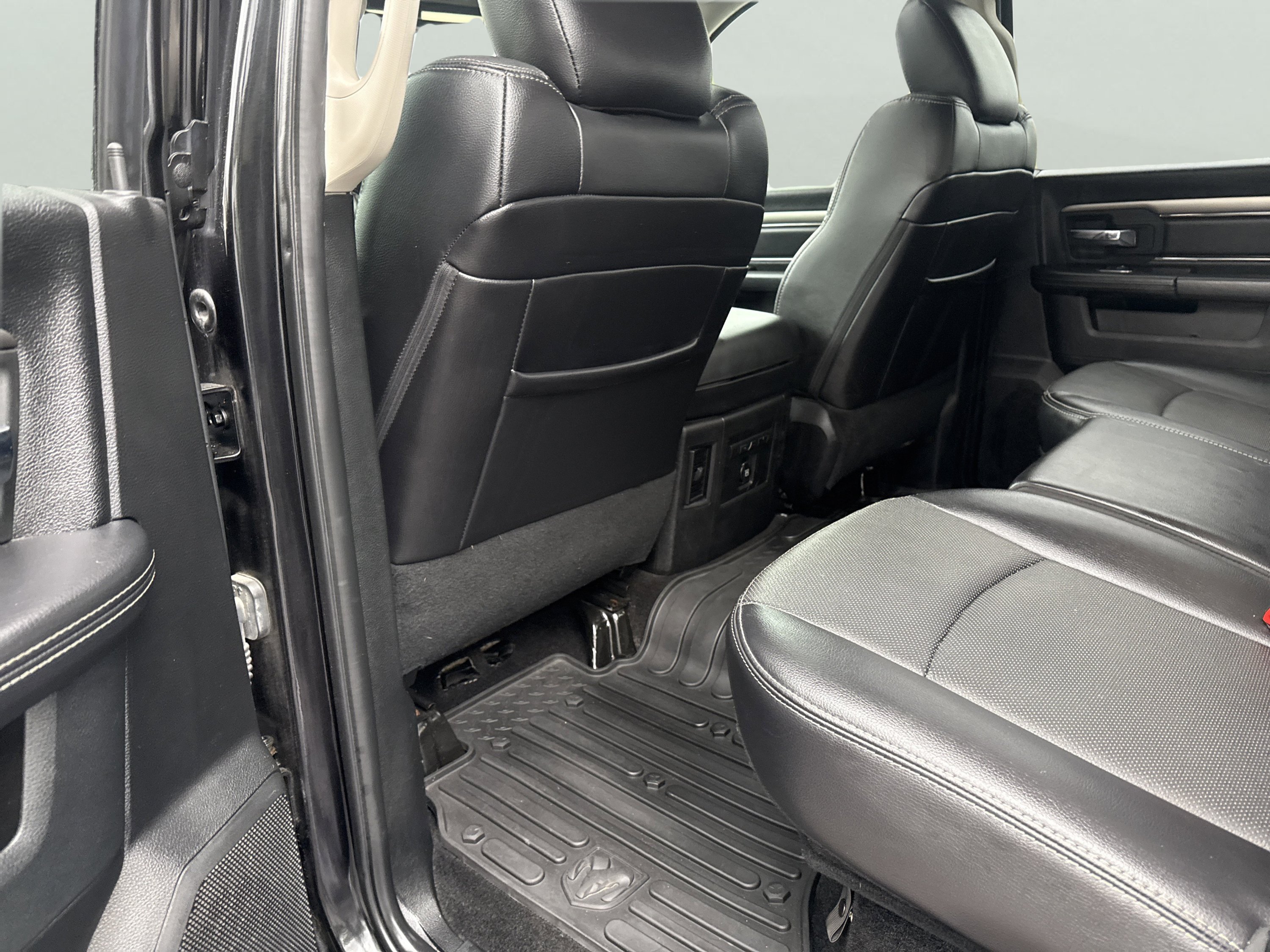 Used 2017 RAM 1500 Sport w/ Black Ram 1500 Sport Group AWD/4WD image 9