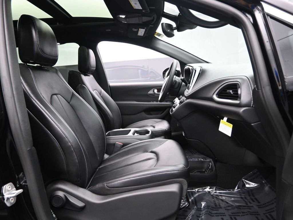 New 2026 Chrysler Pacifica Select image 28