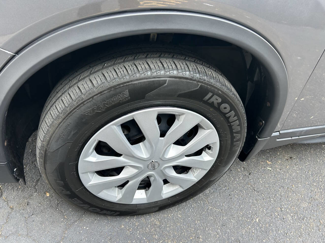 Used 2018 Nissan Rogue S image 12