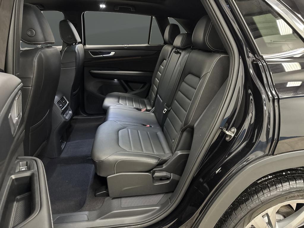 Used 2024 Volkswagen Atlas Cross Sport SEL R-Line image 29