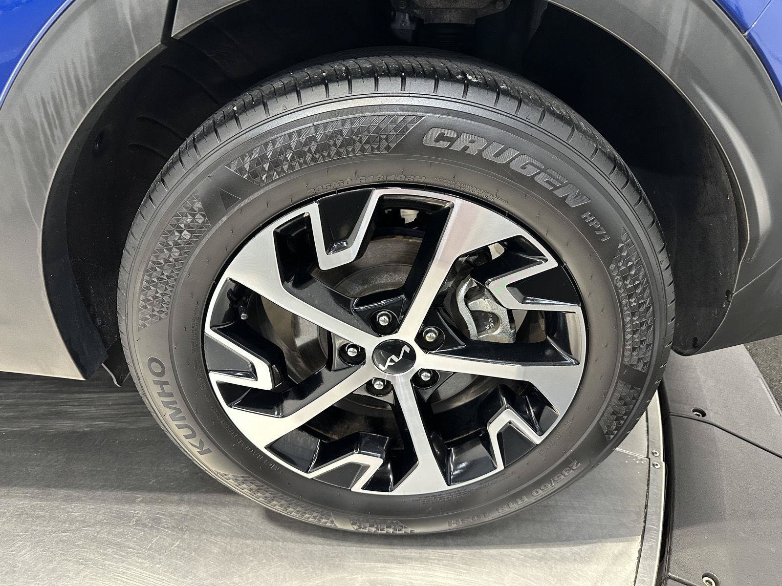 Used 2024 Kia Sportage EX AWD/4WD image 10