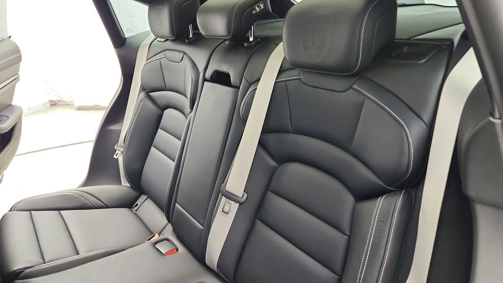 Used 2023 Porsche Taycan GTS image 28