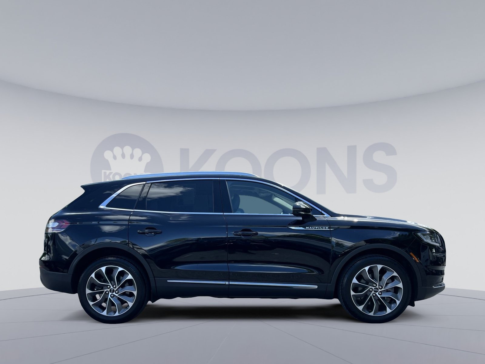 Used 2021 Lincoln Nautilus Reserve w/ Cargo Utility Package AWD/4WD image 12