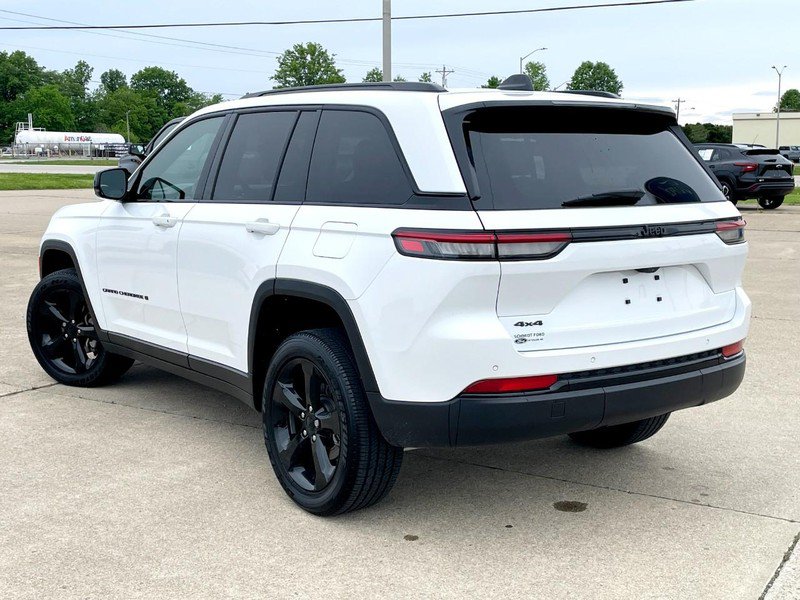 Used 2024 Jeep Grand Cherokee Altitude AWD/4WD image 5