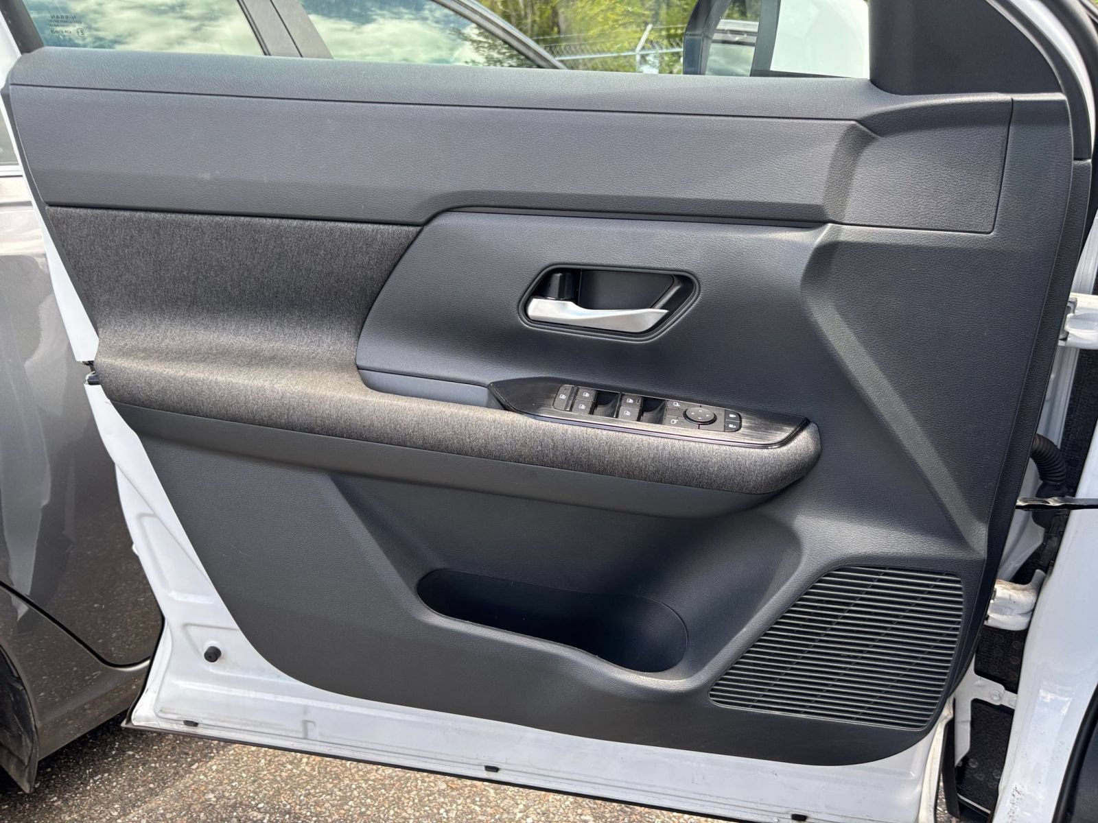 Used 2025 Nissan Kicks SV AWD/4WD image 18