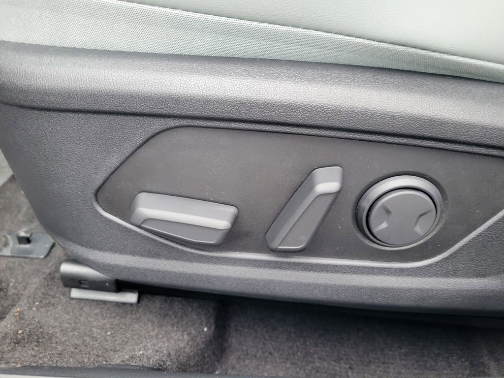 New 2025 Hyundai Elantra Limited image 15