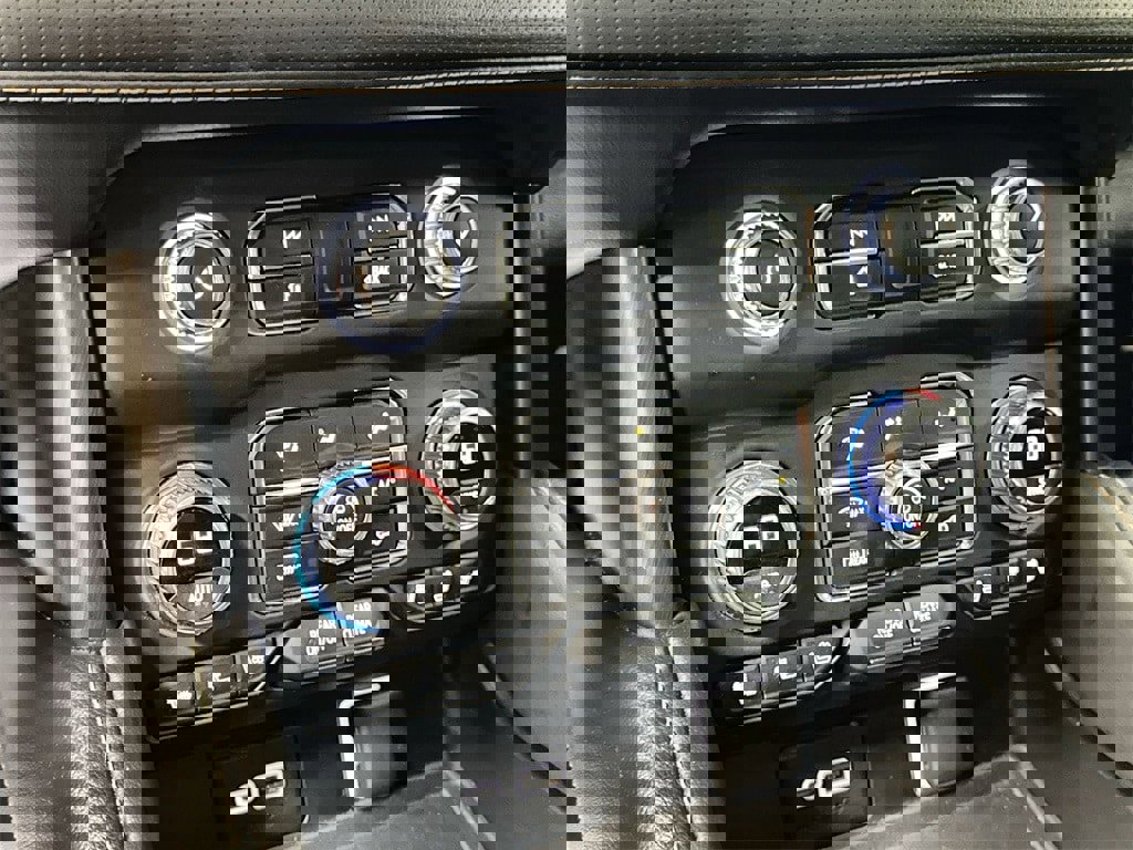 Used 2022 GMC Yukon XL AT4 image 22