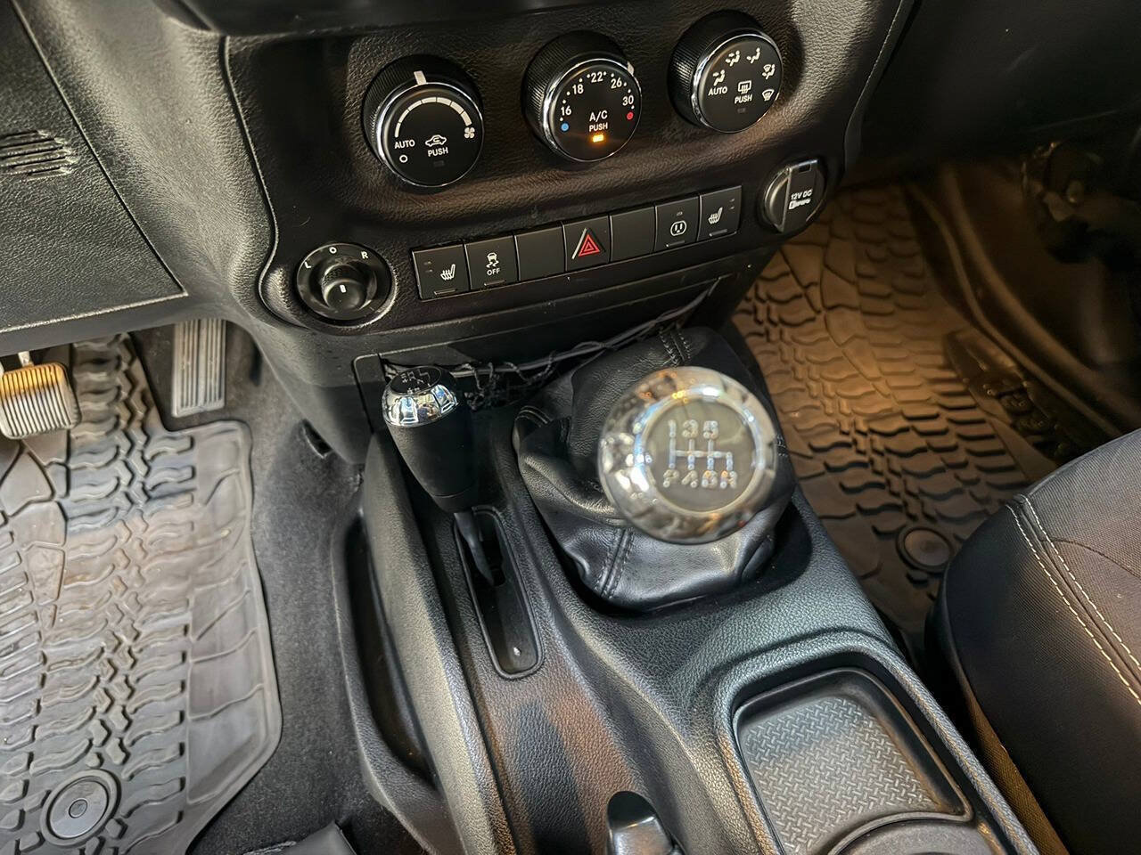 Used 2016 Jeep Wrangler Unlimited Sahara w/ Dual Top Group AWD/4WD image 23