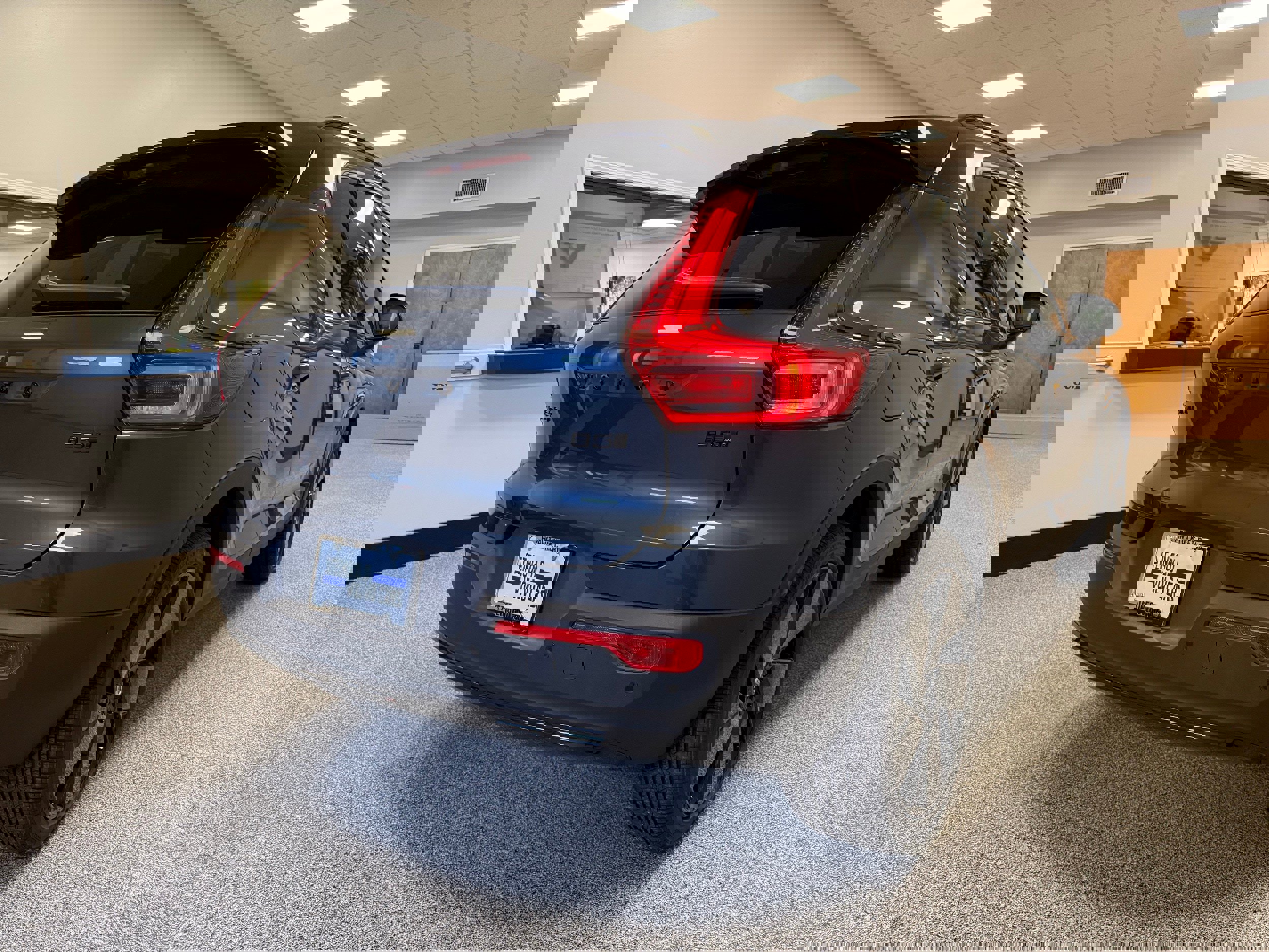 New 2026 Volvo XC40 B5 Ultra w/ Protection Package Premier image 7