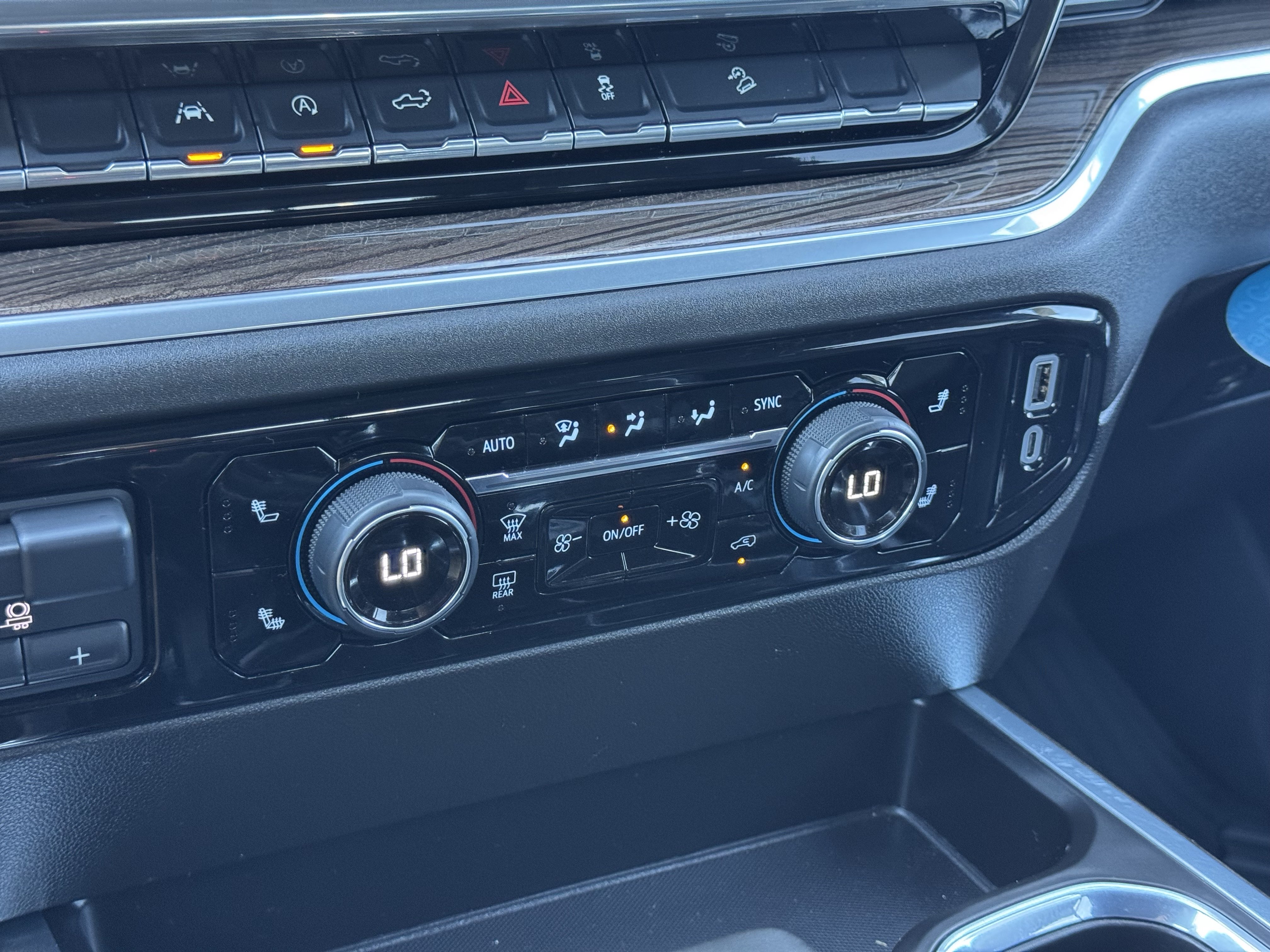 Used 2024 Chevrolet Silverado 1500 RST AWD/4WD image 29