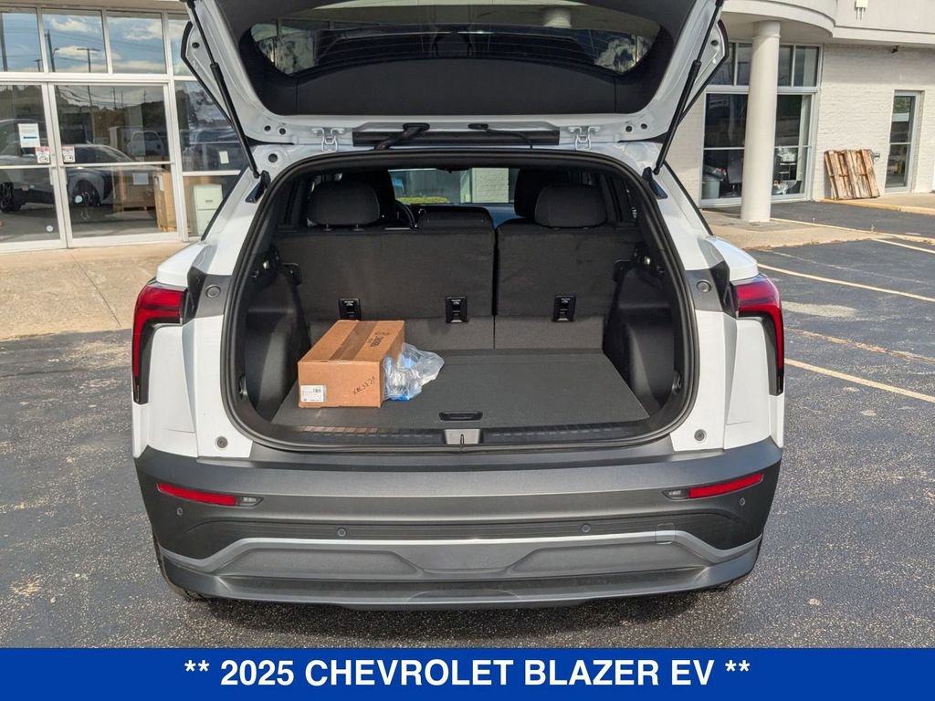 New 2025 Chevrolet Blazer EV LT image 27
