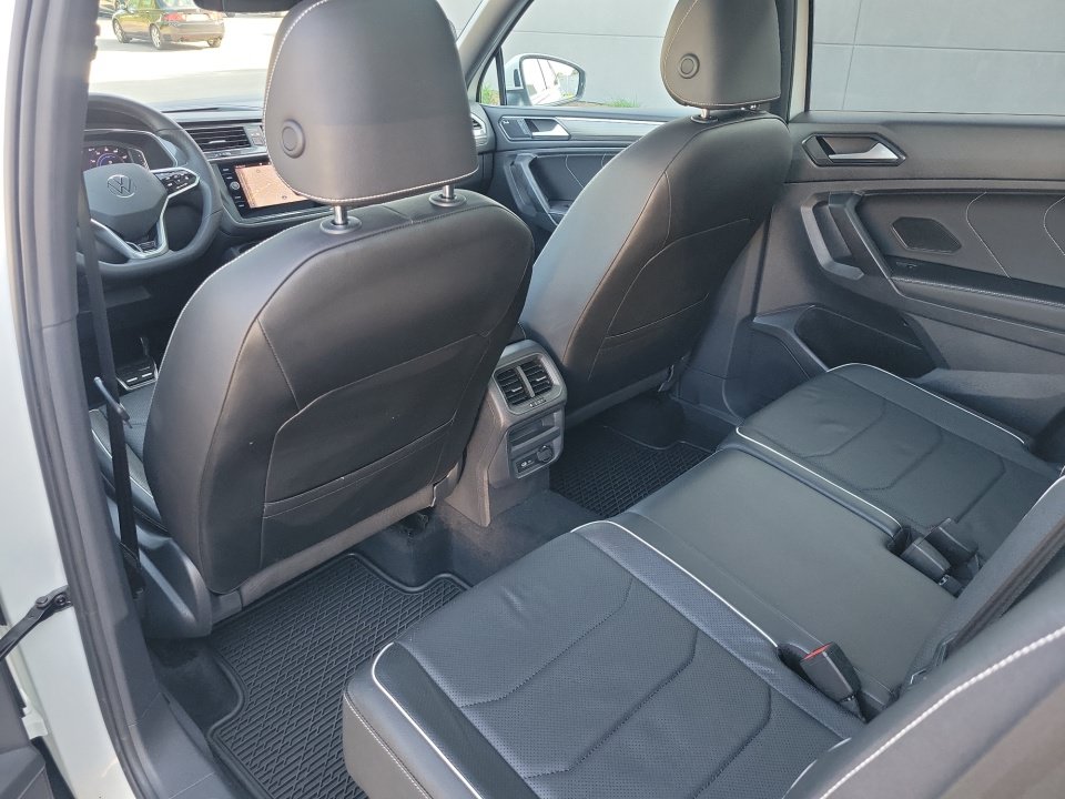 Certified 2022 Volkswagen Tiguan SEL R-Line AWD/4WD image 34