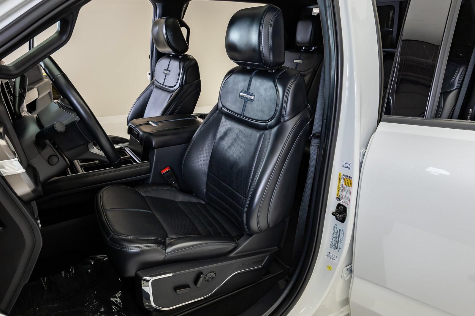 Used 2025 Ford F250 Platinum AWD/4WD image 30