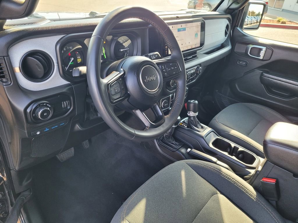 Used 2024 Jeep Wrangler Unlimited image 7