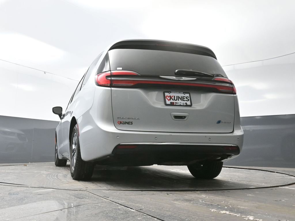 Used 2024 Chrysler Pacifica Select image 56